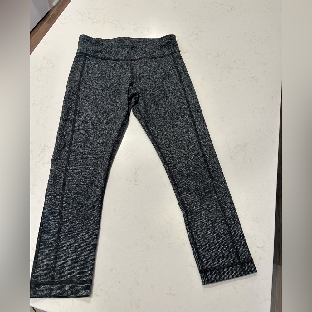 Under armor crop leggings small